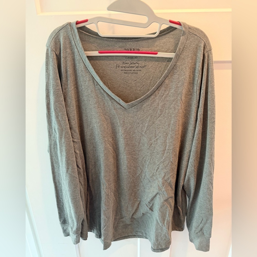 Torrid Gray Long Sleeve V-Neck Tee Size 2 Classic Fit Plus Size Top